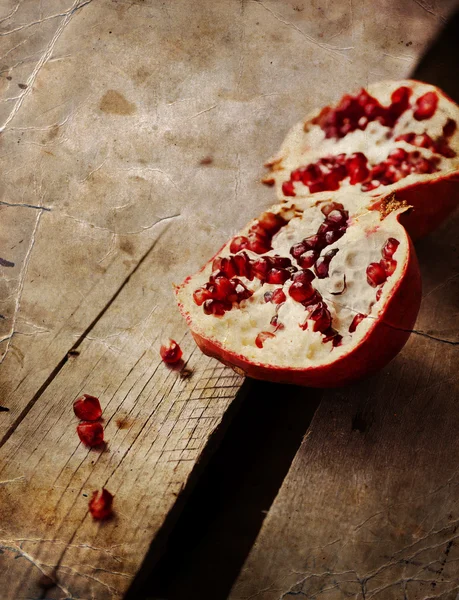 Ripe Juicy pomegranate — Stock Photo, Image