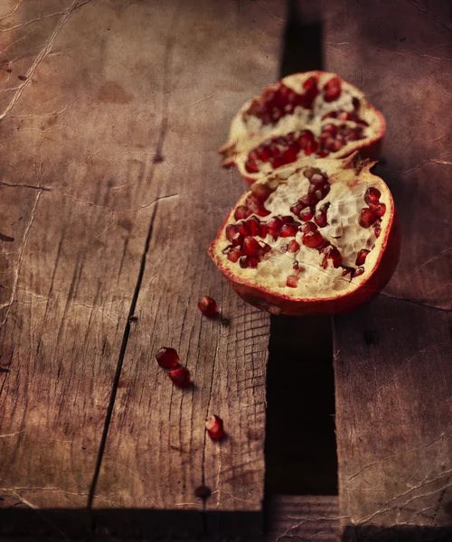 Ripe Juicy pomegranate — Stock Photo, Image