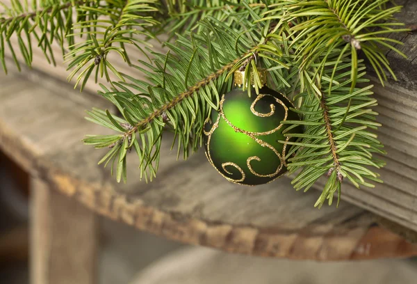 Noel dekorasyonu ve köknar ağacı dalları — Stok fotoğraf