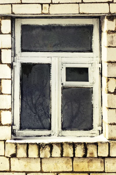 Oud raam met houten frame — Stockfoto