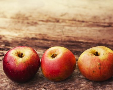 Olgun kırmızı elmalar