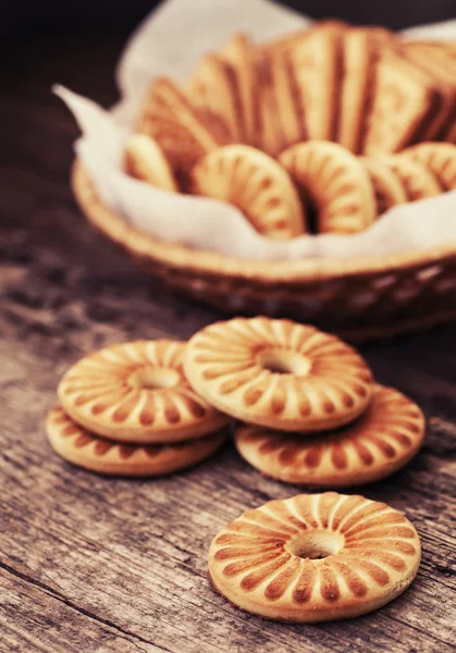 Biscuits faits maison sur la table — Photo