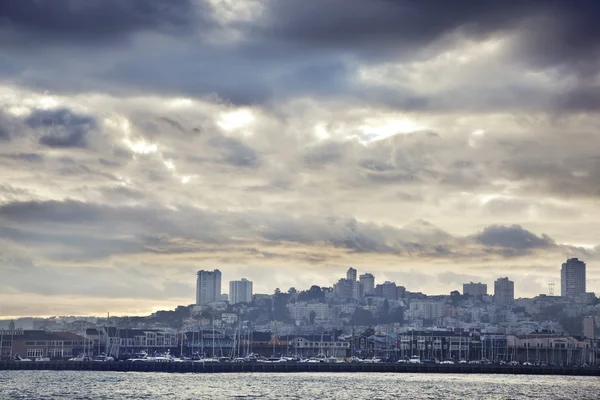 Сан-Франциско skyline від Острів скарбів — стокове фото