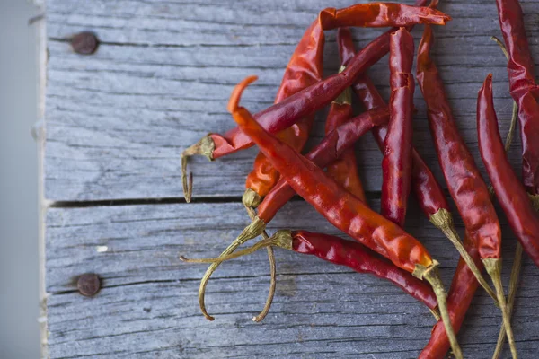 Peperoncino rosso piccante in tavola — Foto Stock