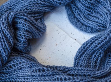 Eşarp mavi ve beyaz evrak