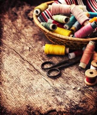 Makas ve bobin konu ile