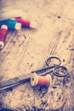 Makas ve bobin konu ile