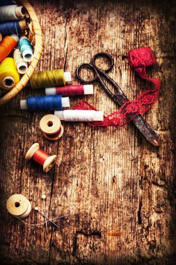 Makas ve bobin konu ile