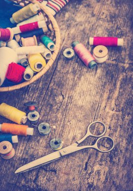 Makas ve bobin konu ile