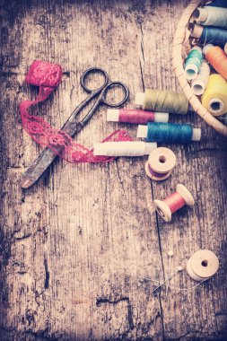 Makas ve bobin konu ile