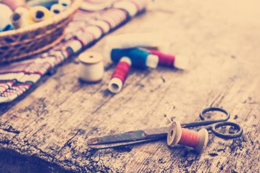 Makas ve bobin konu ile