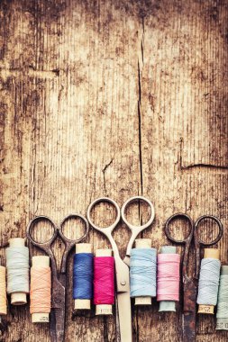 Makas ve bobin konu ile