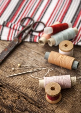 Makas ve bobin konu ile