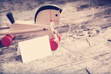 Beyaz kart ile oyuncak at