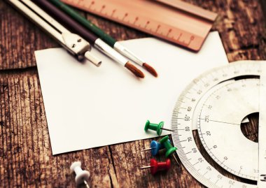 Beyaz kağıt, Boya fırçaları, Cetveller ve bölücü