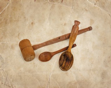 Tahta kaşık ve mutfak çekiç