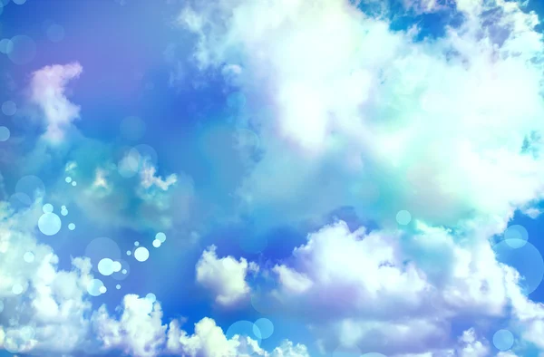Nuvole bianche nel cielo blu — Foto Stock