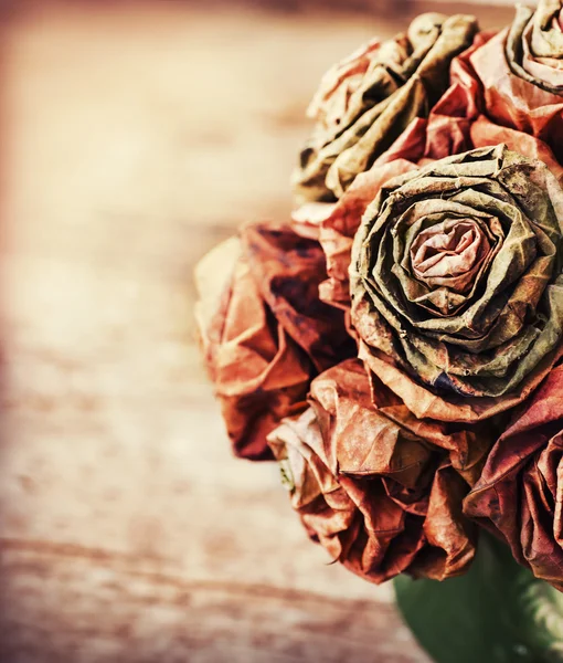 Flores hechas de hojas secas de otoño —  Fotos de Stock