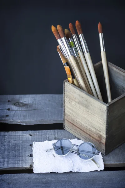 Paint brushes and glasses — Stock Photo, Image