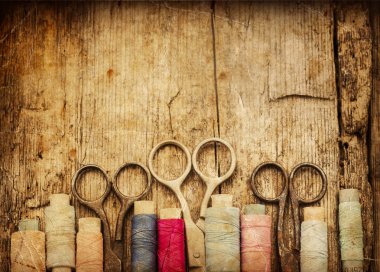 Makas ve bobin konu ile