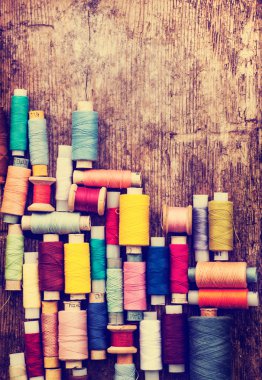 bobin ile renkli iplik