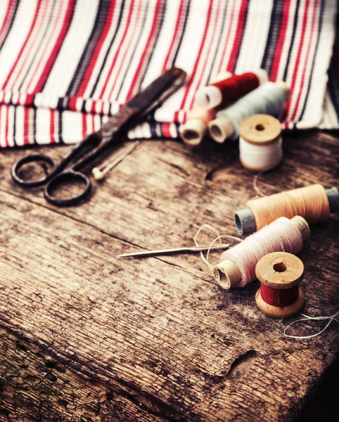 Makas ve bobin konu ile