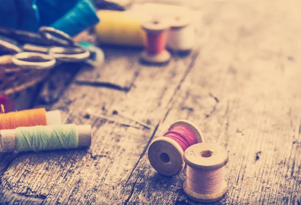 Makas ve bobin konu ile