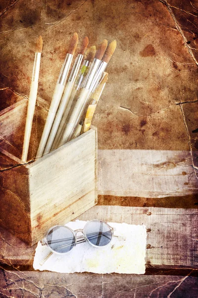 Background with white paper, sunglasses and brushes — Stock Photo, Image