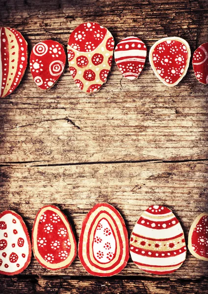 Ovos de Páscoa coloridos feitos de papelão — Fotografia de Stock