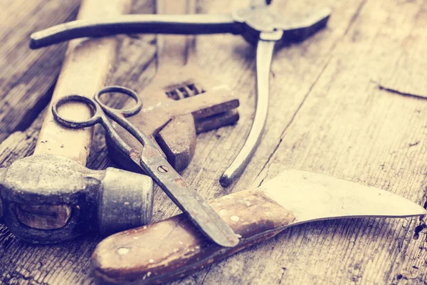 Paslı araçları, makas, çekiç