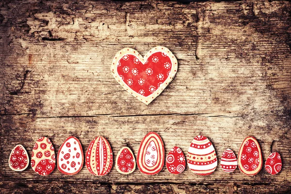 Ovos de Páscoa coloridos feitos de papelão — Fotografia de Stock