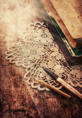 Kitaplar Vintage ve kalemler