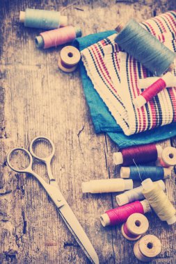 Makas ve bobin konu ile