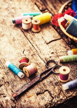 Makas ve bobin konu ile