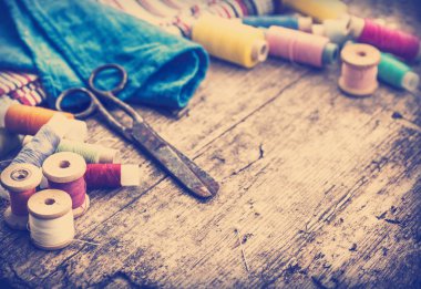 Makas ve bobin konu ile