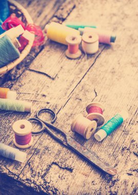 Makas ve bobin konu ile