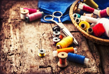 Makas ve bobin konu ile