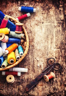 Makas ve bobin konu ile