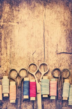 Makas ve bobin konu ile