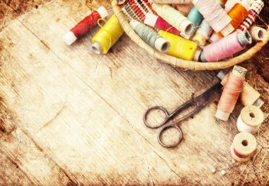 Makas ve bobin konu ile