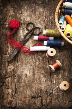 Makas ve bobin konu ile