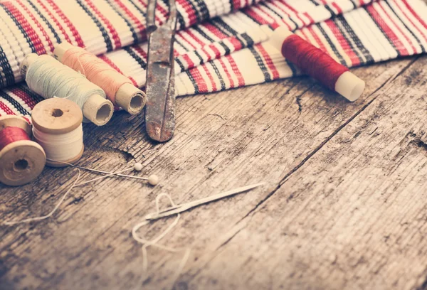 Makas ve bobin konu ile