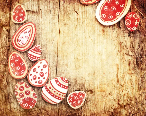 Πολύχρωμα Πασχαλινά αυγά, κατασκευασμένα από χαρτόνι — Φωτογραφία Αρχείου