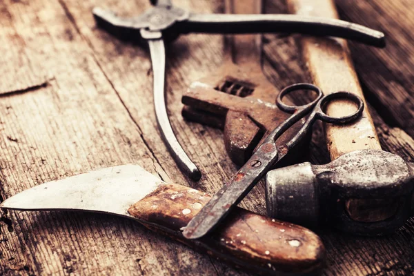 Paslı araçları, makas, çekiç