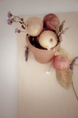 Elma, yaprakları ile arka plan