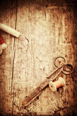 Makas ve bobin konu ile