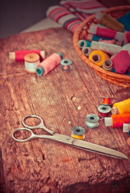 Makas ve bobin konu ile