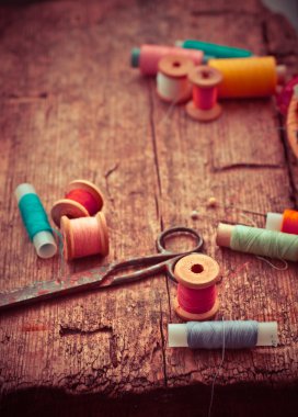 Makas ve bobin konu ile