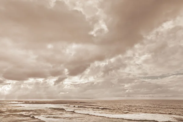 Mar e nuvens macias — Fotografia de Stock