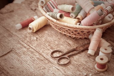 Makas ve bobin konu ile